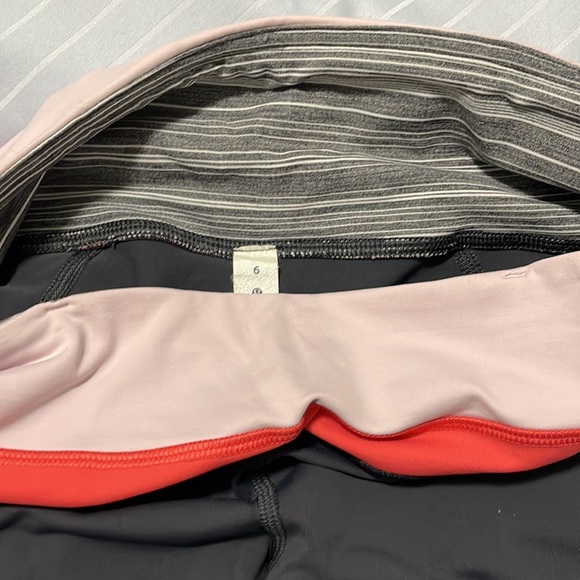 Lululemon Leggings - Size 6 - Picture 5 of 5
